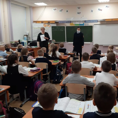 О правилах поведения в гимназии, на улице, в сети Интернет.