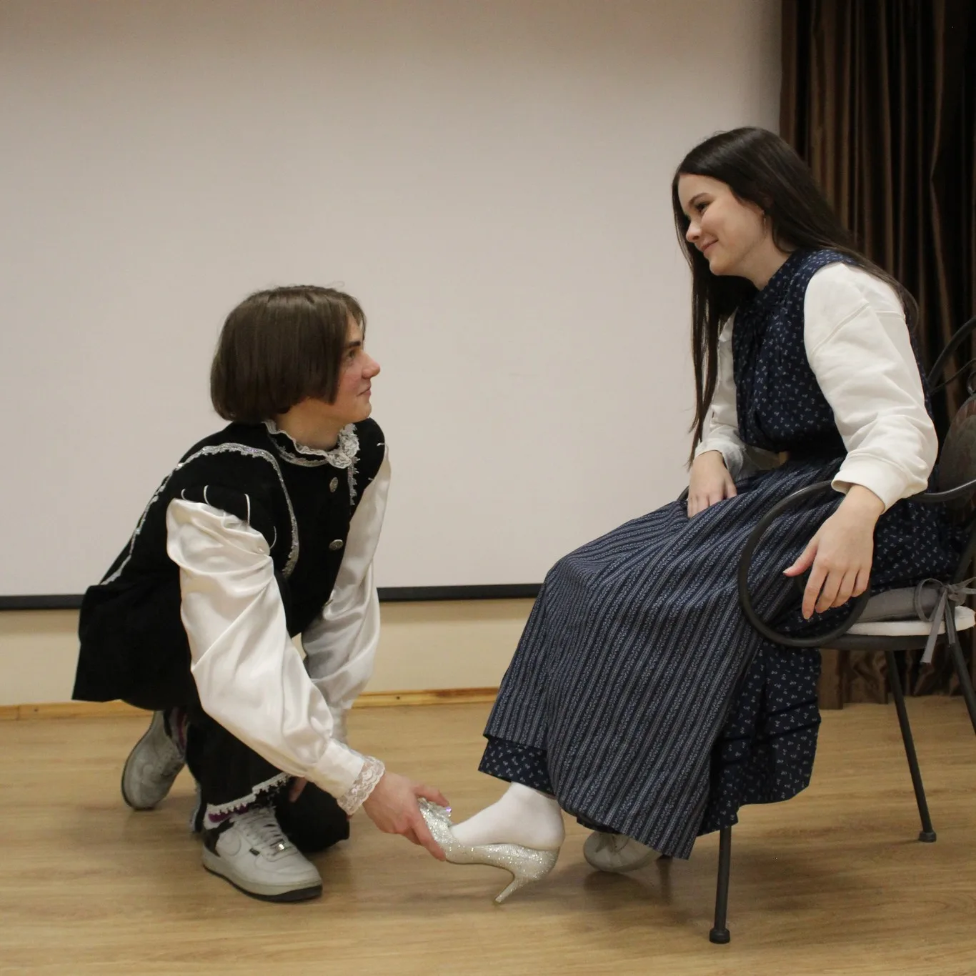 Премьера спектакля "Три орешка для Золушки"